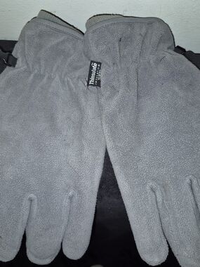3M Thinsulate Grey Kids Fleece Gloves